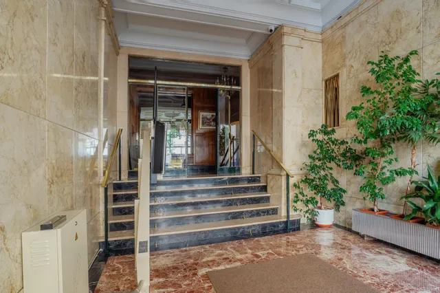 Piso exterior en venta en Goya — 50