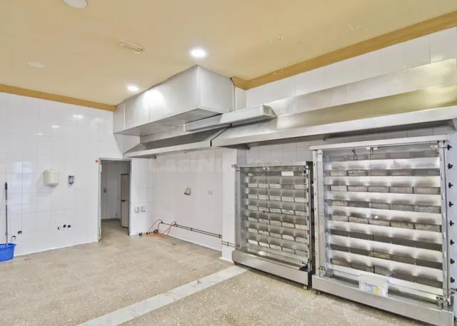 Local Comercial en Motril: Oportunidad Ideal para Tu Negocio - foto 2