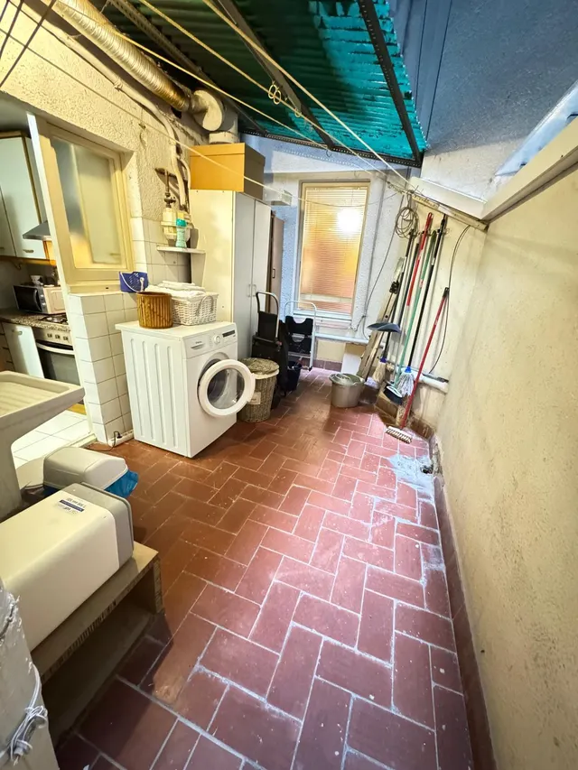 PISO DE 4 habitaciones Y DOS BAÑOS EN LA CALLE CALABRIA CERCA DEL SAGRADO CORAZÓN — 40
