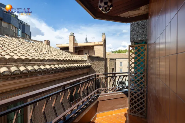 Piso y cochera en venta junto Acera de Darro. — 24