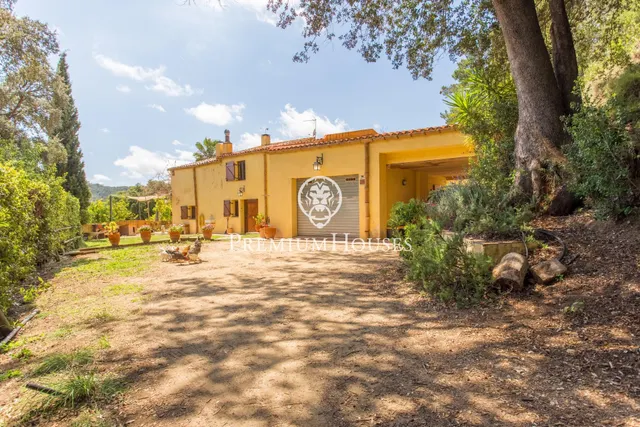 Masía con privacidad real y potencial de proyecto en el corazón del Montnegre — 24