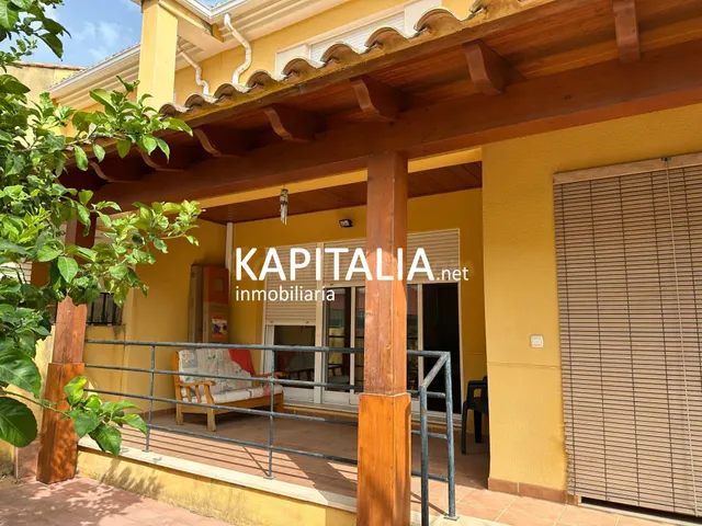 Espectacular casa VENTA en Novetlè con jardín privado, garaj - foto 2