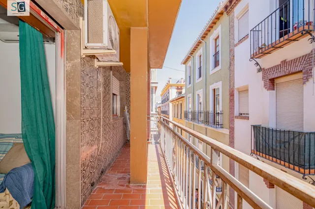 PISO DE 4 DORMITORIOS EN EL CENTRO DE GRANADA — 6