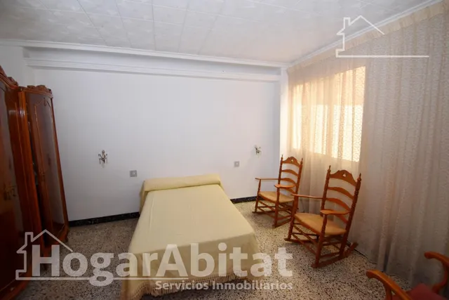 MAGNÍFICA CASA CON DOS VIVIENDAS INDEPENDIENTES Y TERRAZA, CERCA DEL CENTRO — 35