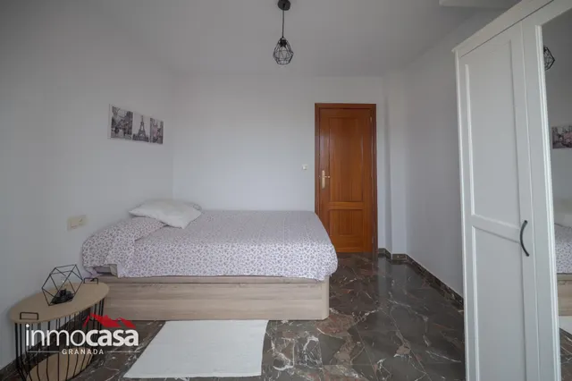 Se Vende amplio piso en  zona Villarejo, con Terraza y Vistas Despejadas — 49