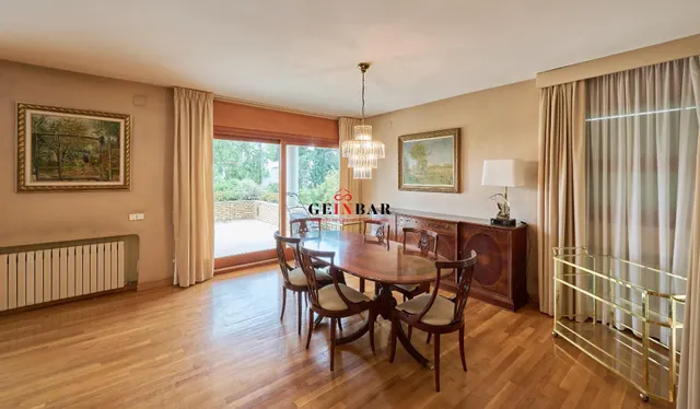 ESPETACULAR CASA EN ZONA EXCLUSIVA Y TRANQUILA CON JARDÍN — 11
