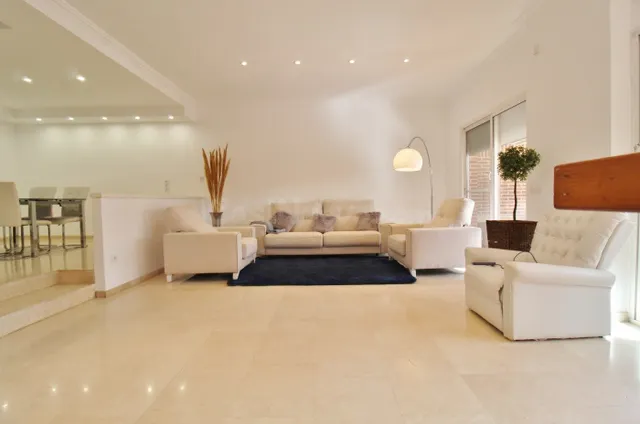 Exclusivo adosado en vistahermosa, Alicante — 439 m2 y dos grandes terrazas — 2