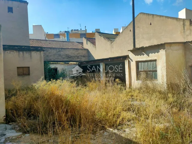 SE VENDE SOLAR EN ASPE ZONA BARRANCO — 10