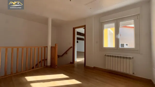 Chalé adosado, con terraza 30m , jardín 70m , garaje para 2 coches. 5 habitaciones. 3 baños. Cocina salón comedor de 35 m2. Magnificas vistas. Muy soleados — 16