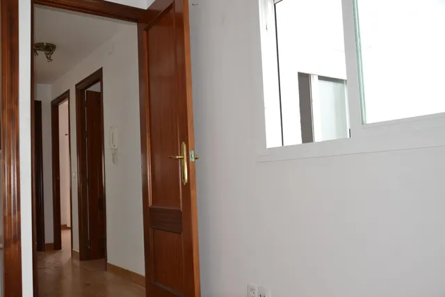 Tu próximo hogar en Sanlúcar la Mayor: tres dormitorios, patio y sótano — 31