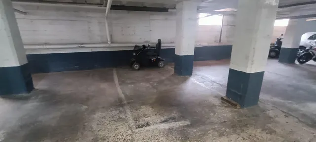 Piso de 3 dormitorios con piscina y garaje en urbanización cerca de la playa — 37