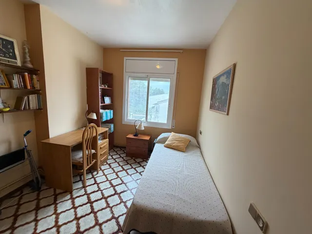 VIVIENDA ADOSADA DE 3 PLANTAS CON GARAJE , 4 habitaciones , AMPLIAS TERRAZAS EN SEGUR DE CALAFELL. — 33