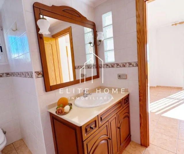 Una villa para disfrutar en familia en exclusiva urbanización y con el mediterráneo como horizonte — 37