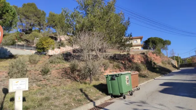 TERRENO ESQUINERO DE 1307m2 EN LA URBANIZACIÓN DE COMABELLA, - foto 5