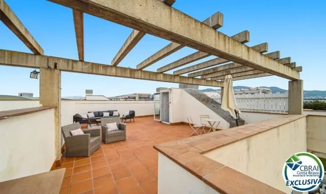 Ático de 61 m2, con 60 m2 de terraza-solarium, LICENCIA TURISTI. — 2