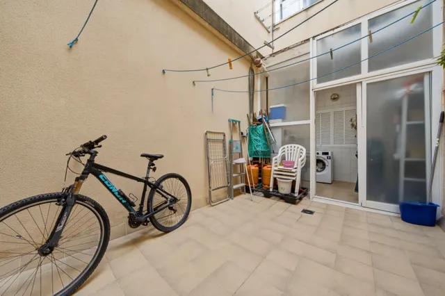 Planta baja en sonservera con patio y parking — 23