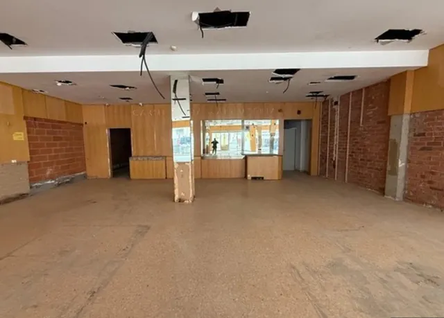 LOCAL COMERCIAL EN VENTA EN CASTELLÒ D'EMPÚRIES — 12