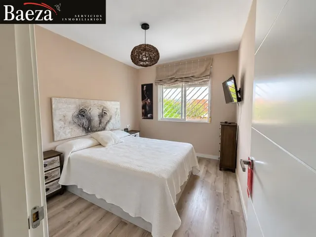 Bungalow totalmente reformado en venta, con piscina comunitaria, porche y garaje privado — 14