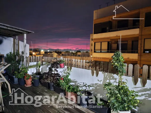 BONITO ÁTICO SEMINUEVO Y AMPLIO CON TRASTERO MUY CERCA DEL P - foto 2