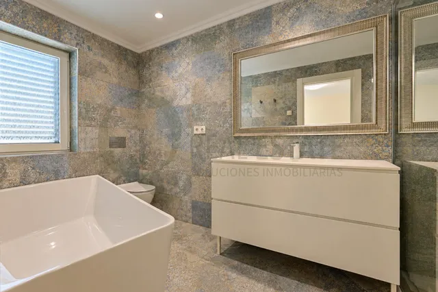 Espectacular chalet de esquina de diseño contemporáneo junto a la Playa de Muchavista — 35
