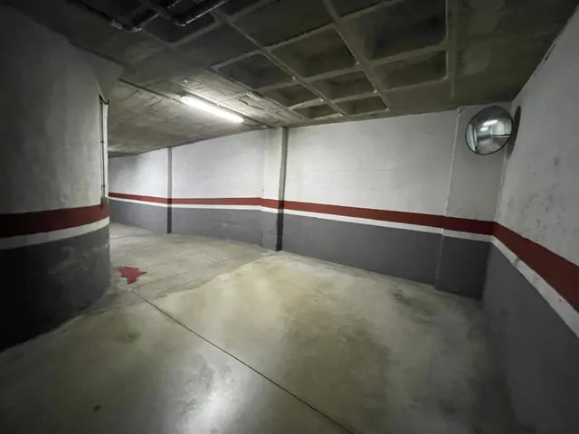 ¡DI ADIÓS A BUSCAR APARCAMIENTO! PLAZA DE GARAJE EN SECTOR V — 2