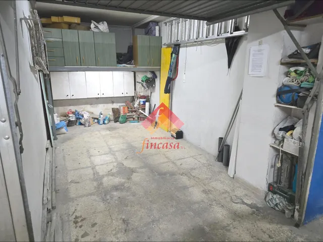 SE VENDE COCHERA CERRADA