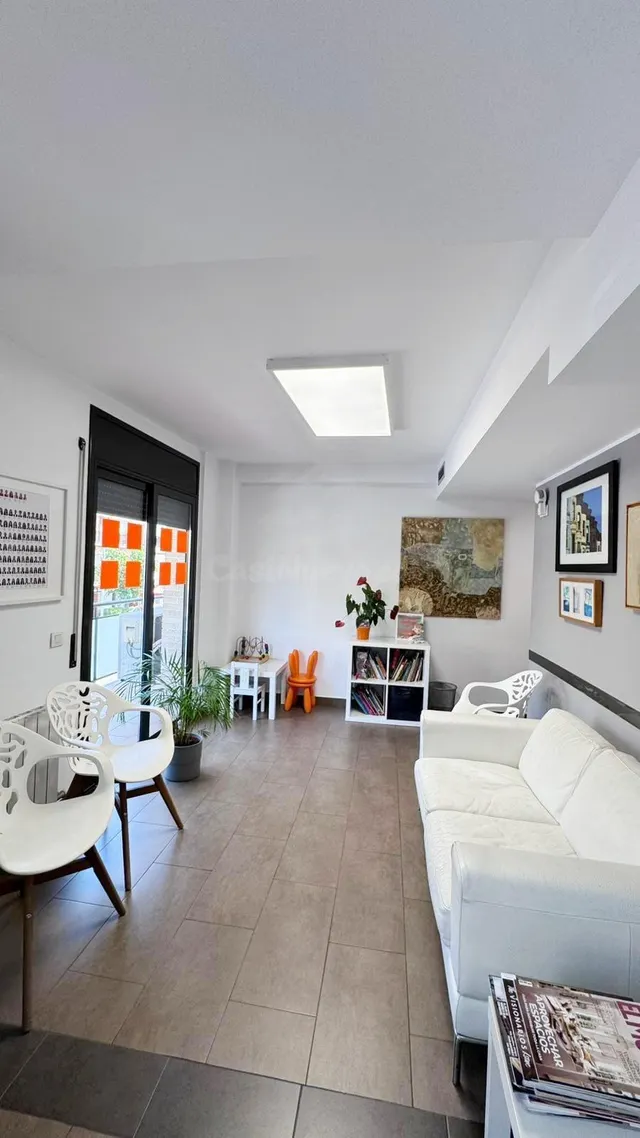 ¡Luminoso piso seminuevo en el corazón de Cervelló! - foto 5
