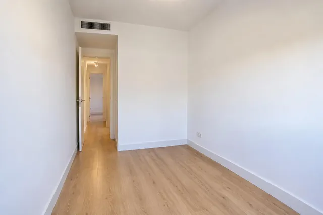 Dúplex reformado con terraza, parking y piscina comunitaria — 21