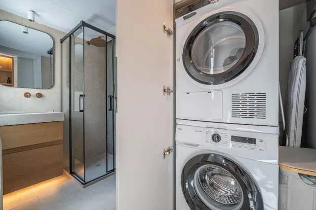 Impresionante Vivienda de Lujo con Diseño Moderno y Comodidades Exclusivas — 47