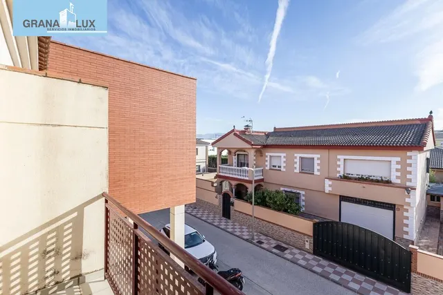 Amplia casa de 182 m2 con patio, gran sótano y a menos de 5 minutos del metro — 17