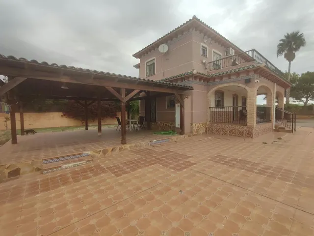 ¡ESPECTACULAR VIVIENDA CON GRAN PARCELA, PISCINA Y ZONA DE B