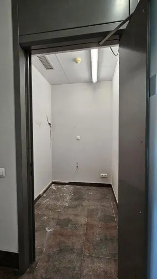 Edifificio neoclasico en el centro de Figueres. — 46