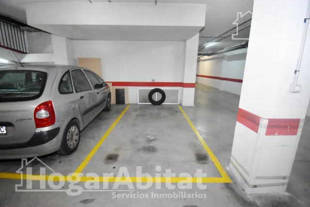 Gran amplitud, excelente luminosidad y precio atractivo en este piso con garaje — 38