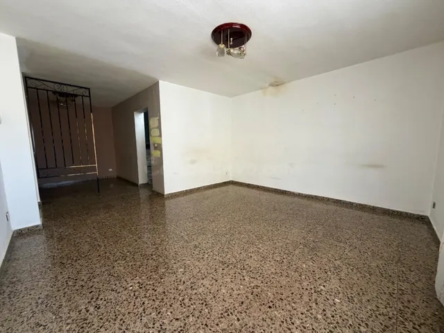 ADOSADO ESQUINERO A LA VENTA EN CASINOS - foto 4