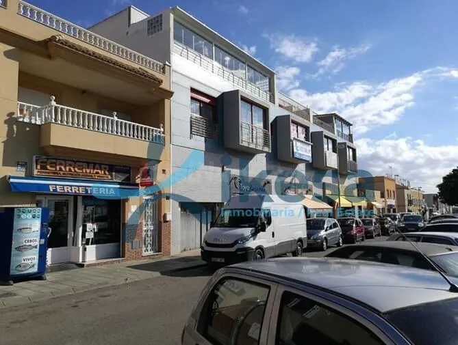 Se vende 2 Garajes con trastero en la localidad de Almería