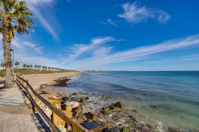 CHALET SEMINUEVO CON VISTAS AL MAR, PISCINA PRIVADA Y COCINA DE VERANO – LA TORRE DE LA HORADADA — 45