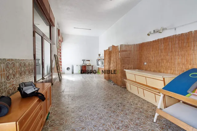 ESPECTACULAR LOCAL COMERCIAL EN BENETUSSER