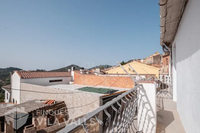 Casa de pueblo con solar urbano independiente en el corazón  - foto 3