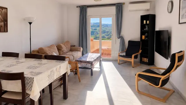 EN ALQUILER DE SEPTIEMBRE A JUNIO BONITO PISO DE 3 DORMITORI