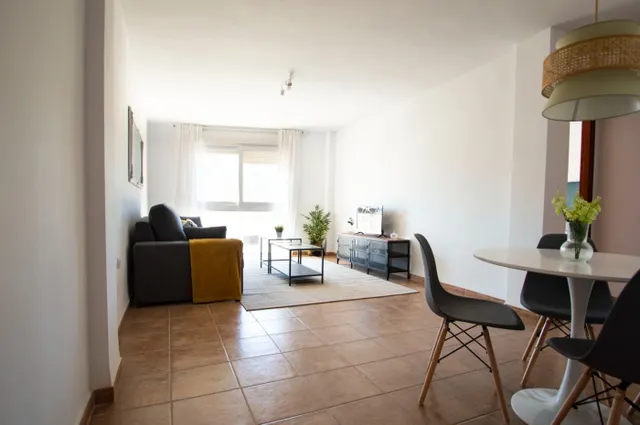 VIVIENDA TOTALMENTE AMUEBLADA CON PATIO INTERIOR - foto 3