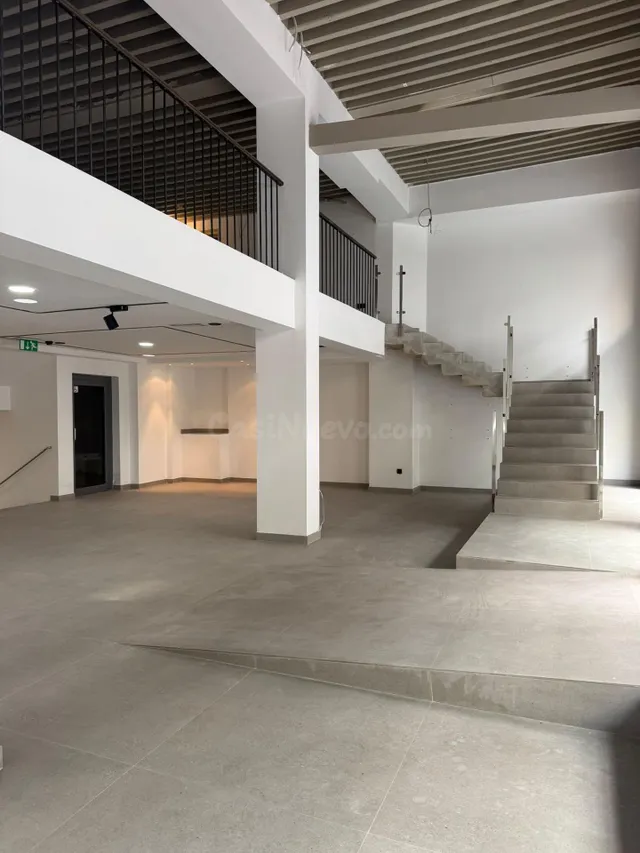 Local comercial 330m² en alquiler - Alameda San Antón