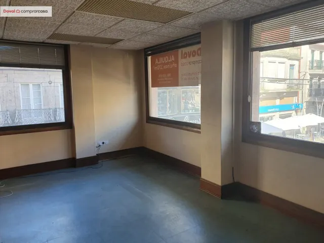 Fantástica, oficina mucha luz,  oficina en zona peatonal. — 22
