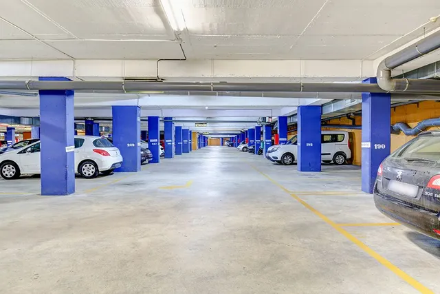 Parking 12m² en alquiler - Zona Franca — 31