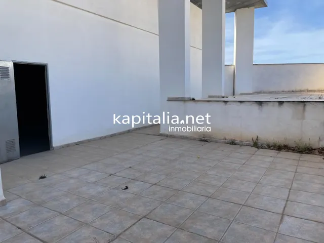 Local a la venta en Albaida. — 3