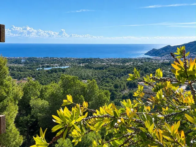 Chalet en alquiler anual con piscina privada, jardín y vistas panorámicas en alfaz del pi — 4
