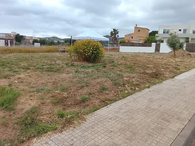 Inversiones con Visión: Terreno Urbano Disponible en El Pere - foto 2