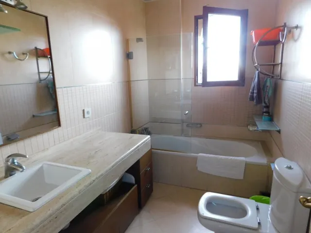 Venta - villa de lujo - Torrevieja - 6 dormitorios - 5 baños - 328 m2 - parcela 1066 m2 - piscina - garaje — 40