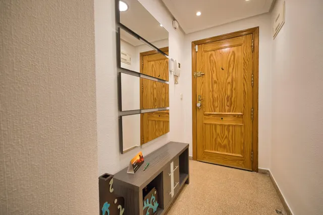 LISTO PARA ENTRAR A VIVIR  ¡TU NUEVO HOGAR TE ESPERA EN REYES CATÓLICOS! PISO 3 DORMITORIOS — 6