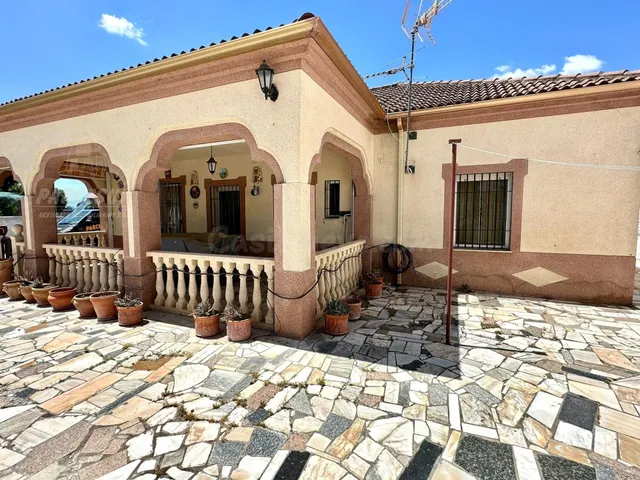 ZONA CRTA. AEROPUERTO - Parcela de 1.500m2 con casa y piscin - foto 3