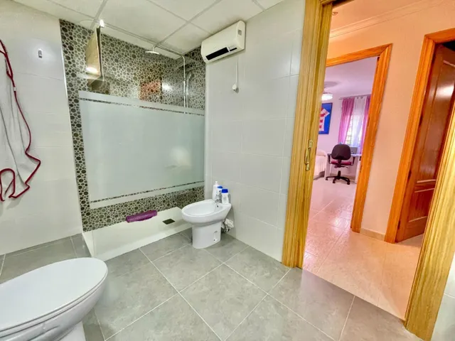 Piso exterior de 3 dormitorios en Miralbaida – Listo para entrar a vivir — 23